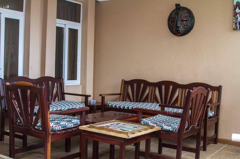 Alma House Hotel Accra Exterior photo