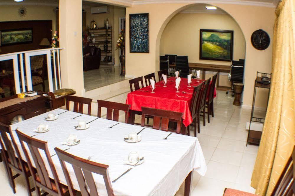 Alma House Hotel Accra Exterior photo