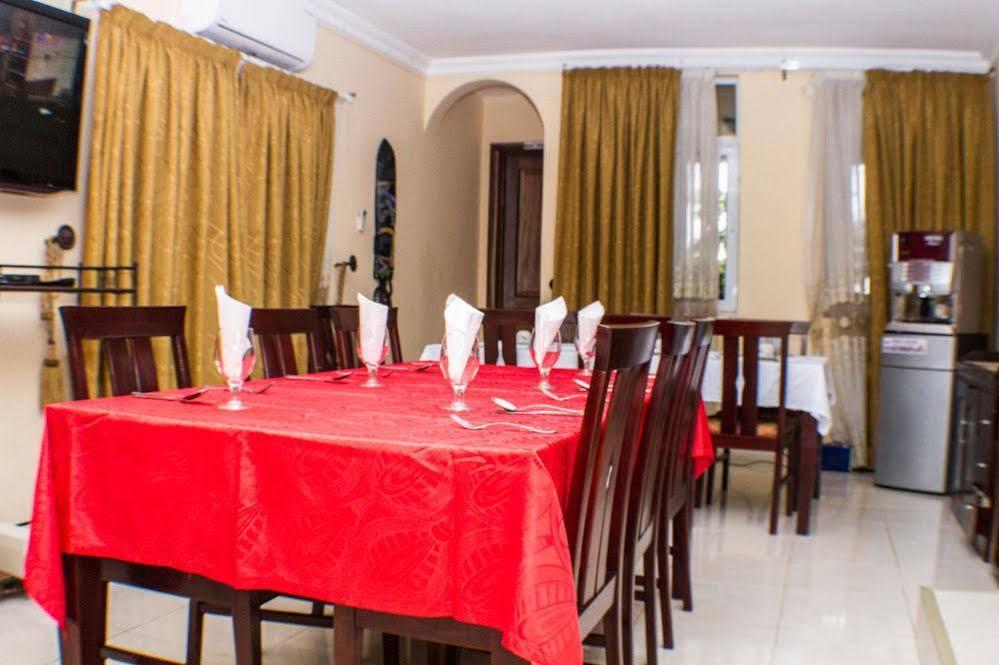 Alma House Hotel Accra Exterior photo