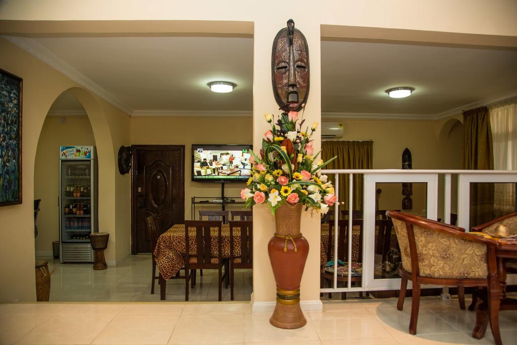 Alma House Hotel Accra Exterior photo