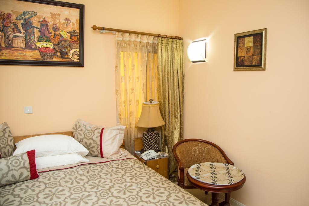 Alma House Hotel Accra Exterior photo