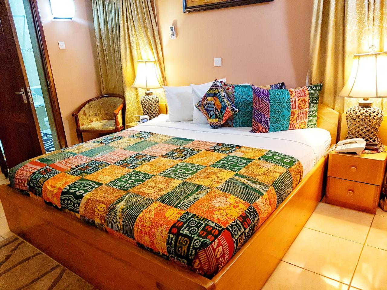 Alma House Hotel Accra Exterior photo