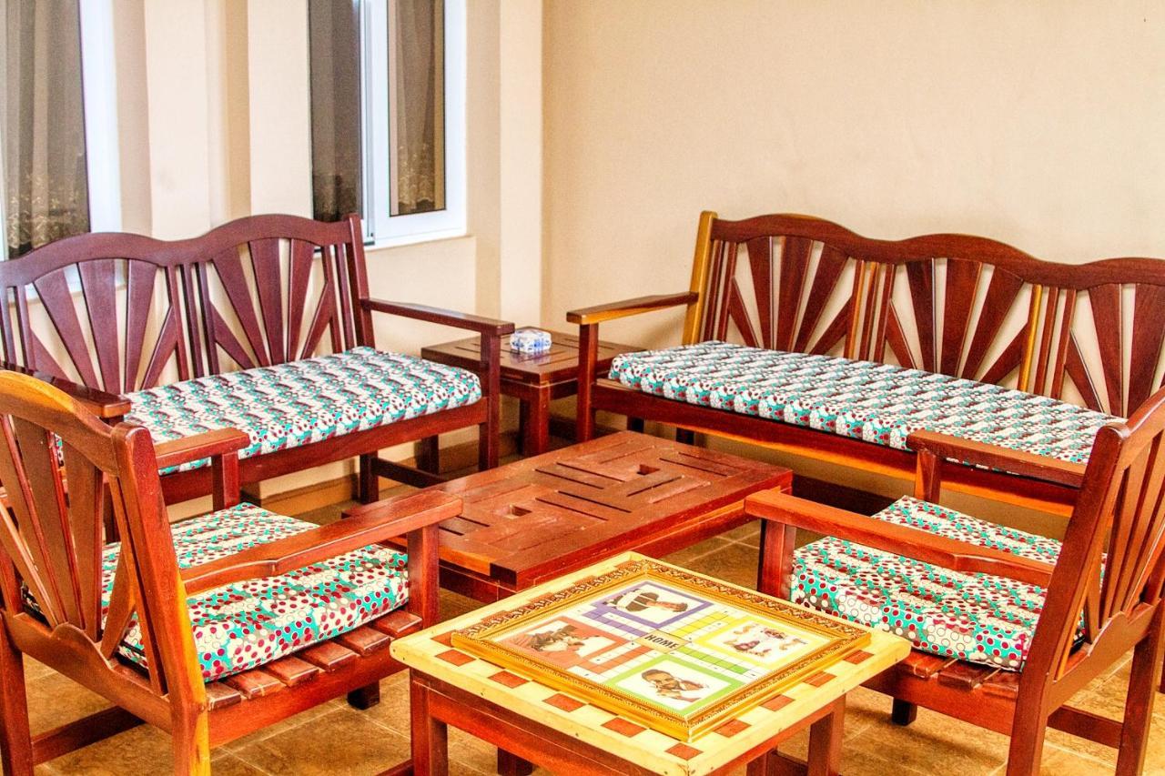 Alma House Hotel Accra Exterior photo