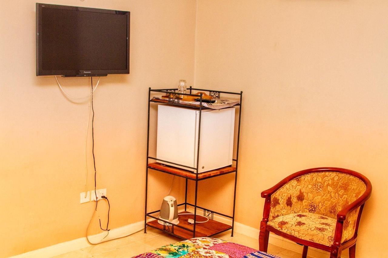 Alma House Hotel Accra Exterior photo
