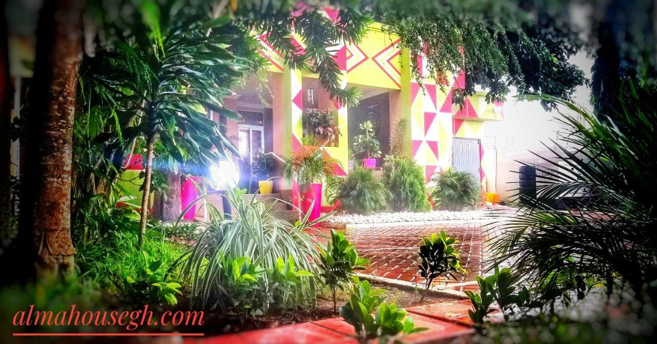 Alma House Hotel Accra Exterior photo